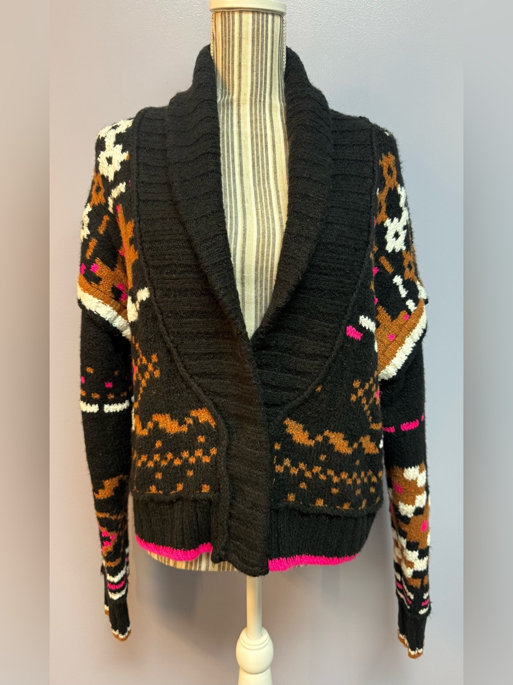 Anthropologie Thick knit Aztec Boho Black Shawl-Collar Cardigan 3 snap closure L - Picture 3 of 16